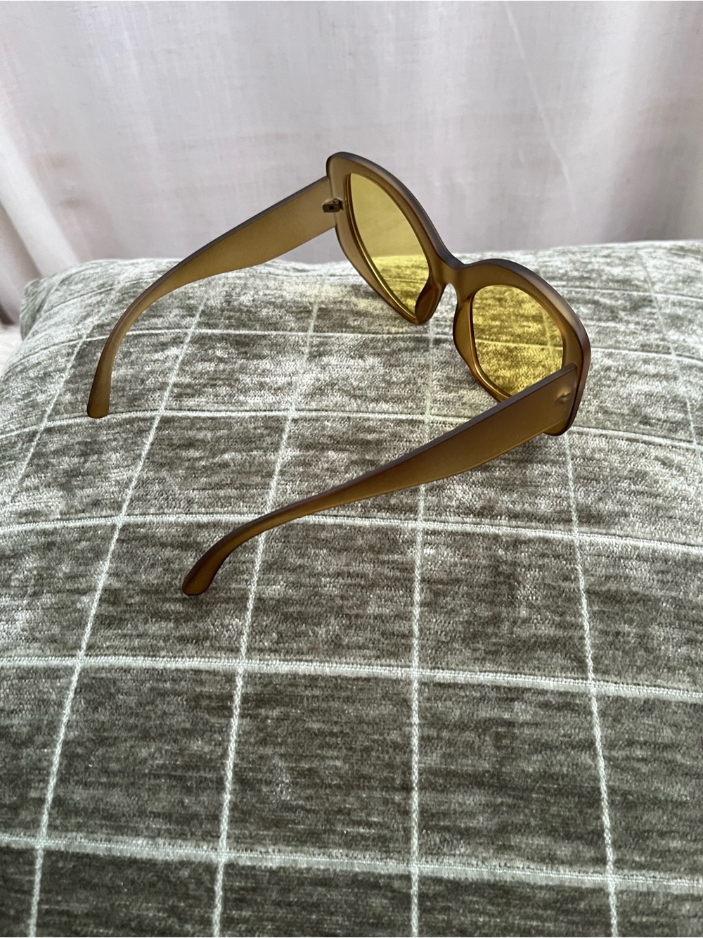 Oversized Cat-Eye Sunglasses in Amber-Tinted Frame - Picture 3 of 5